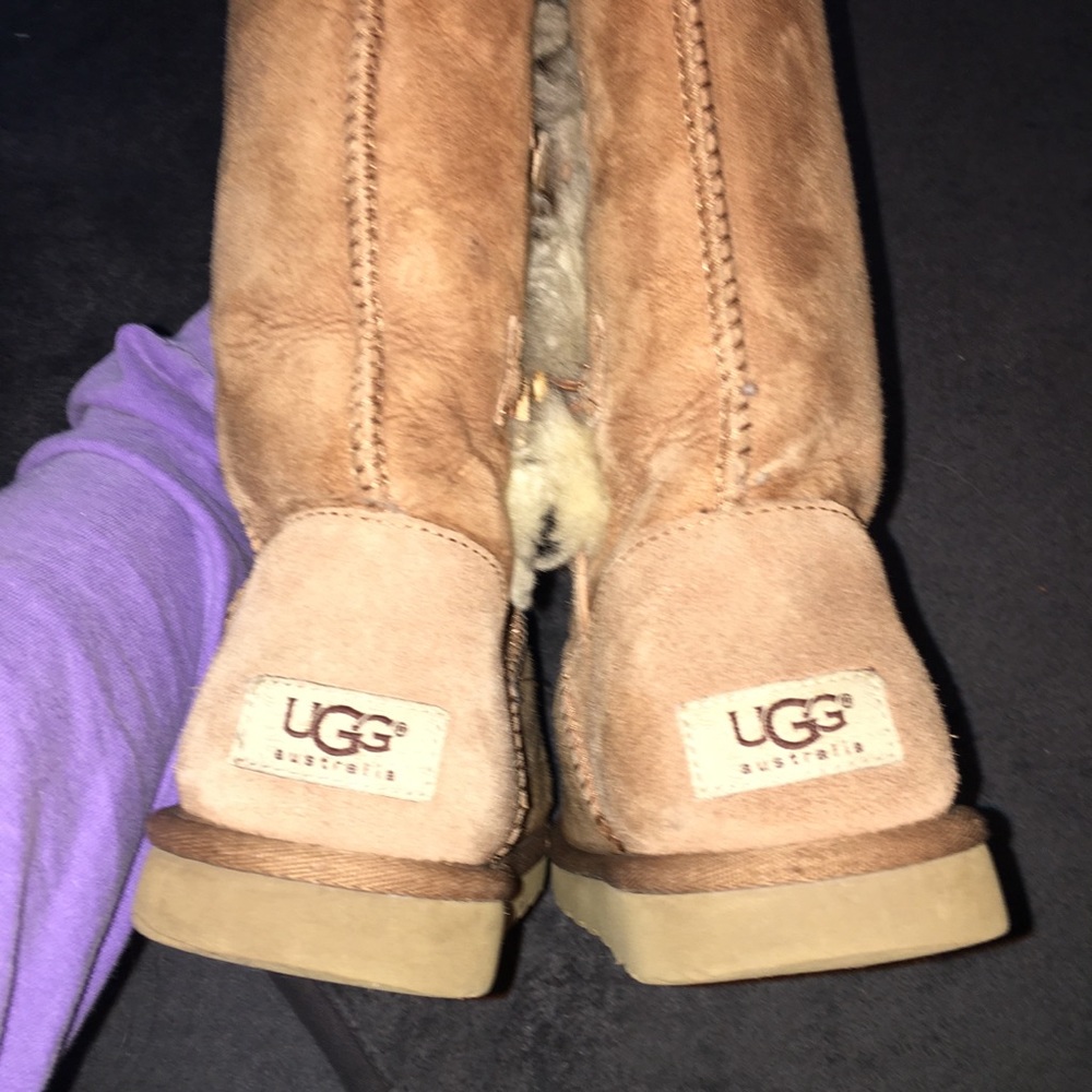 Ugg Bailey 3 Button Boot Size 6 - image 4